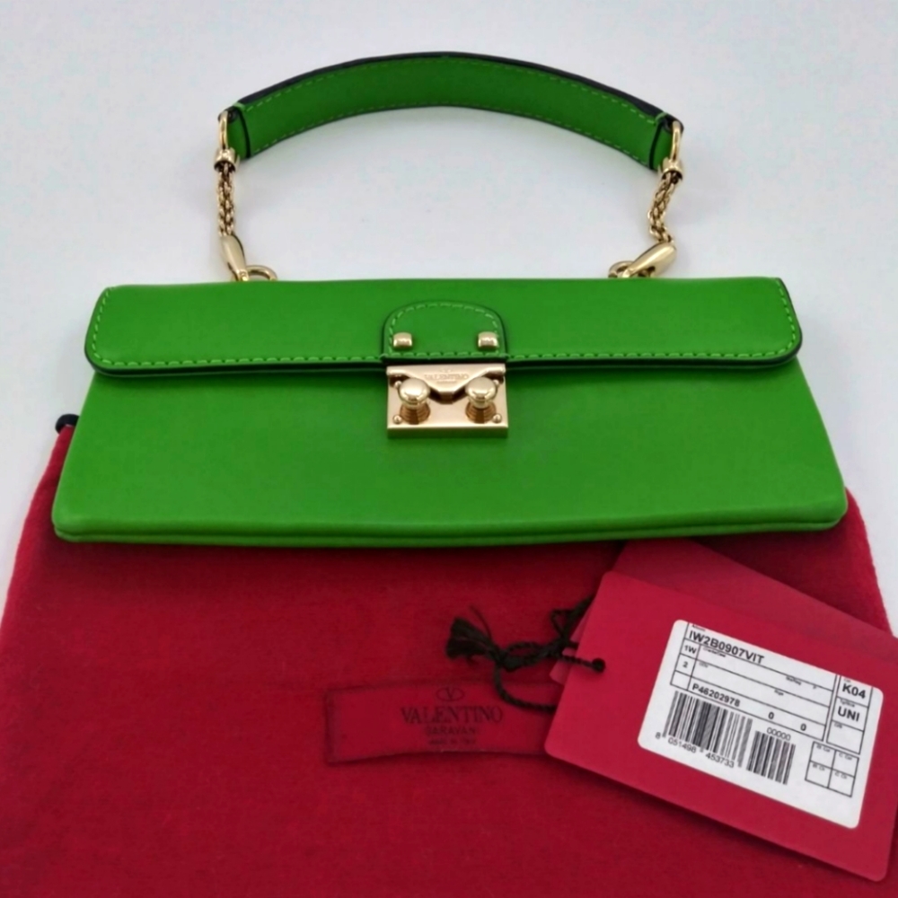 😍Closet Closeout😍Valentino Garavani Rockstud Spiked Top Handle Bag